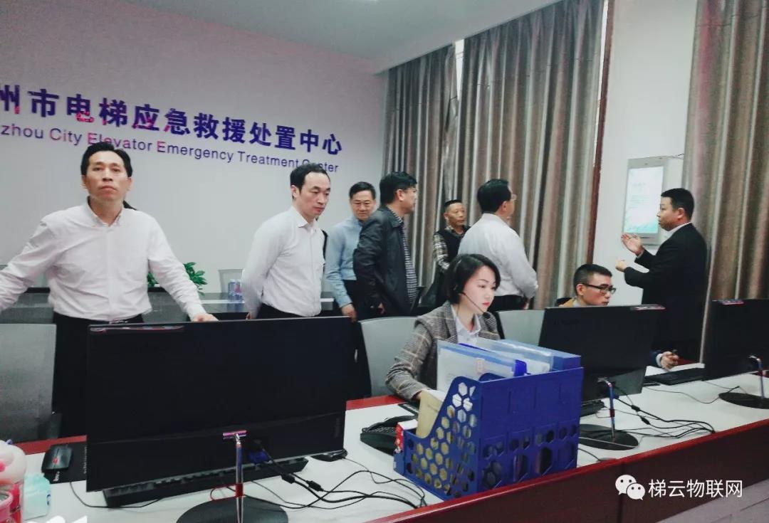 一個(gè)90后年存1.4萬(wàn)，如何變億萬(wàn)富翁？